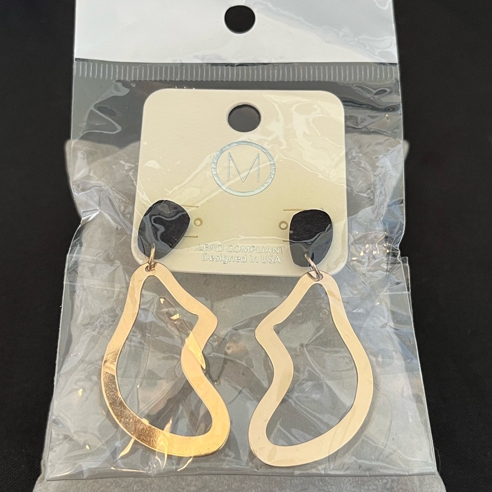 Elegant BNWT Gold and Black Earrings